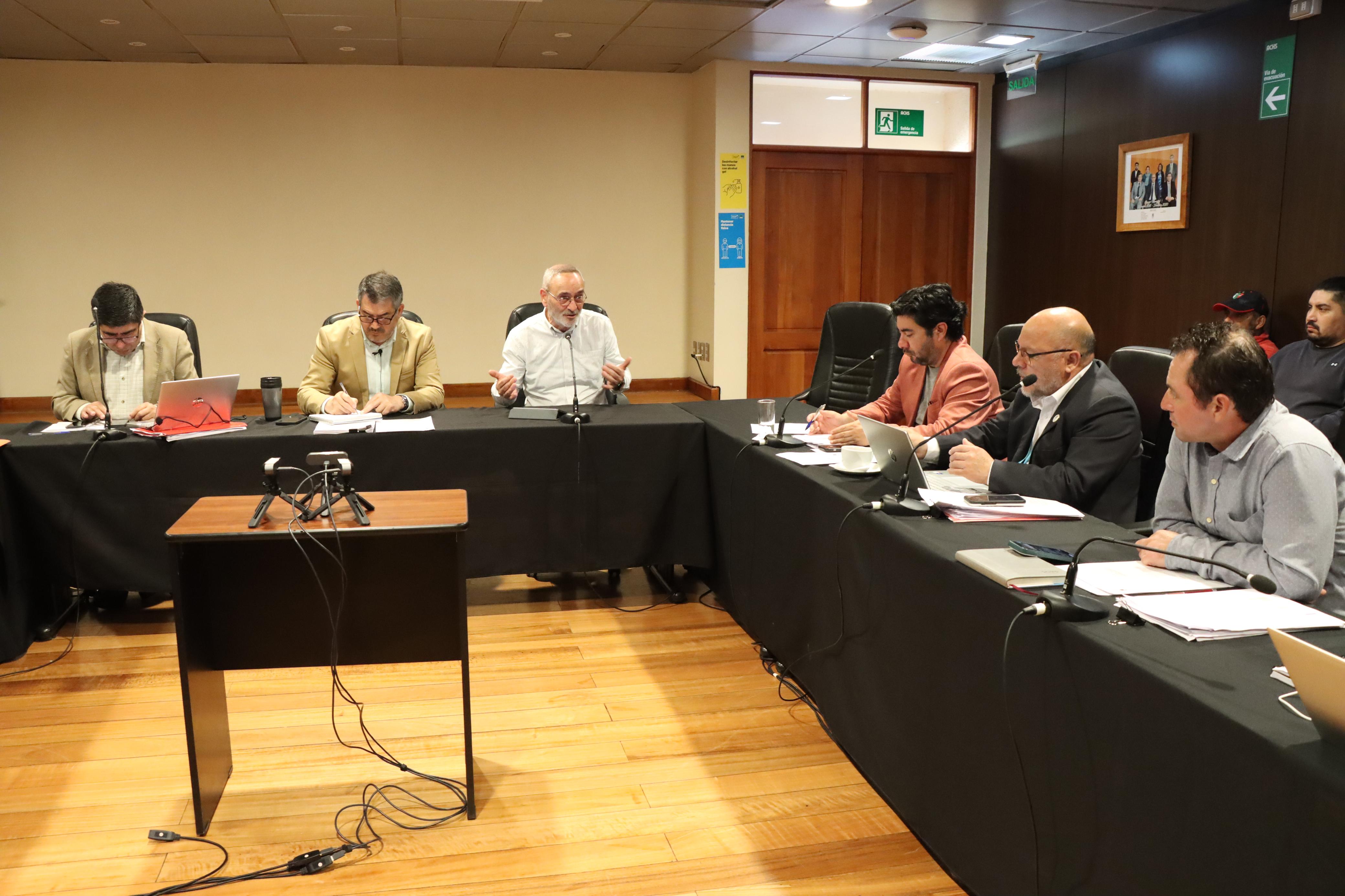  Gobernador René Saffirio participó en concejo municipal de Curacautín para fortalecer Red de Inversión en el territorio